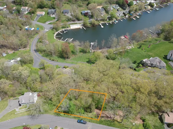 39 Berkshire Drive, Brookfield, CT 06804