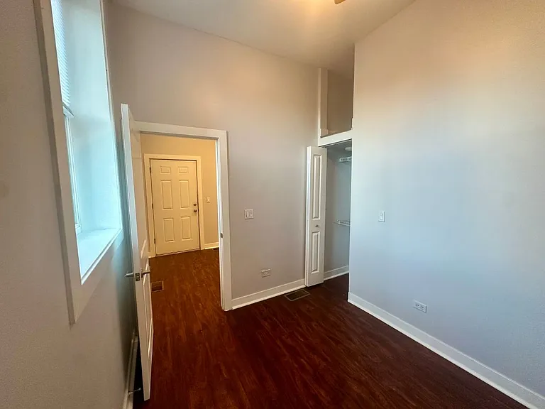 2942 W Montrose Ave #2944-1 — Photo 2
