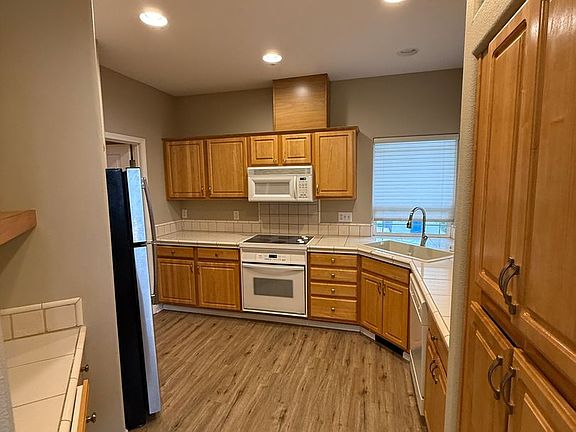 5th image of 11613 NW 35th Ave
