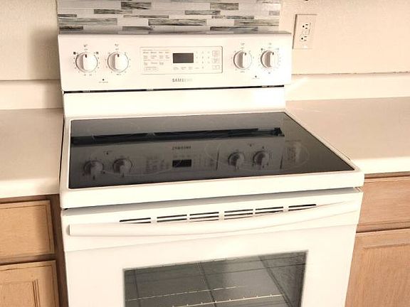 3rd image of 3213 E Rosemonte Dr