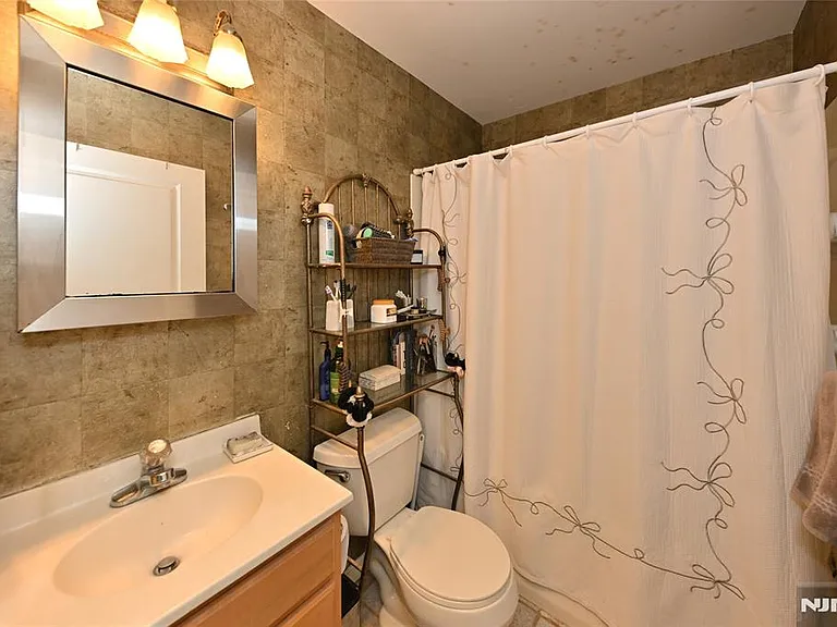 253 Madison Ave #1 — Photo 8