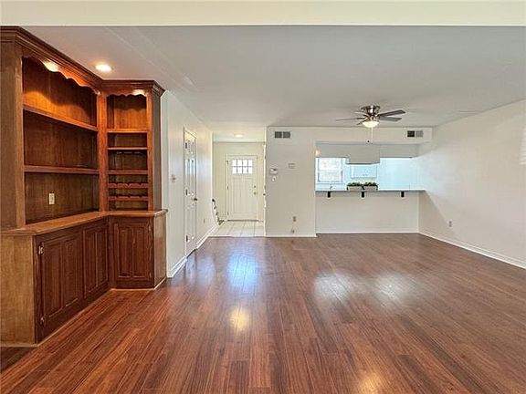 3rd image of 27 Hollycrest Blvd
