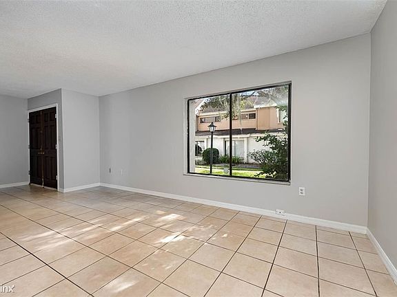 5th image of 131 Lago Vista Blvd