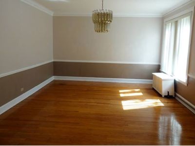 6829 S Paxton Ave, Chicago, IL, 60649