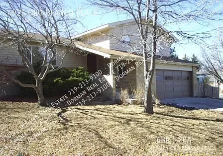 Six Bedroom Home For Lease In Villa Loma — Photo 1