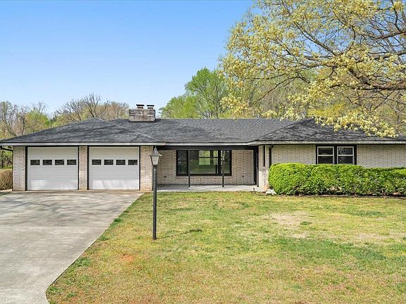 2nd image of 123 Knollwood Dr