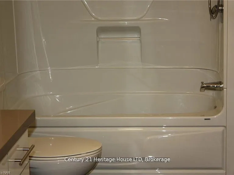 238 Bertie St #1 — Photo 5