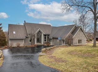 28 Harbor Dr, Galena, IL 61036