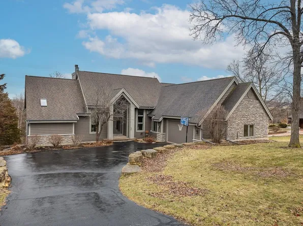 28 Harbor Dr, Galena, IL 61036