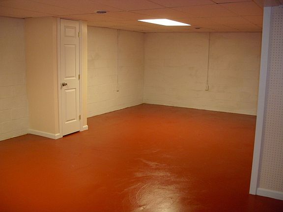 Finished Basement with Full Bath