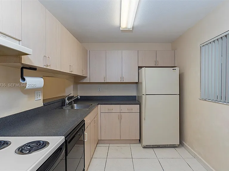 8760 SW 133rd Avenue Rd #301 — Photo 4
