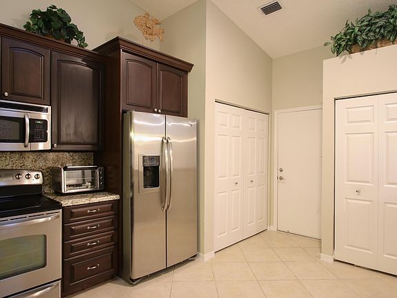 4th image of 8515 Logia Cir