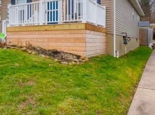 1906 Springfield Center Rd, Akron, OH 44312