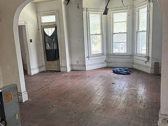 5th image of 1029 Ash St