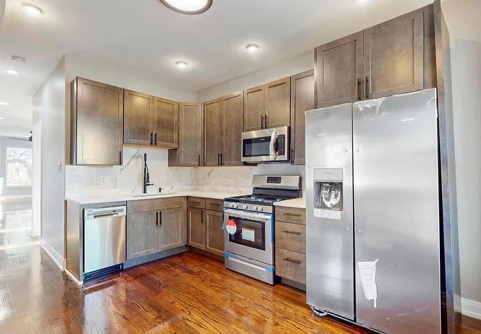 1st image of 6020 S Eberhart Ave #2N