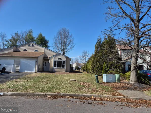 4 Stewer Ln, Perkasie, PA 18944