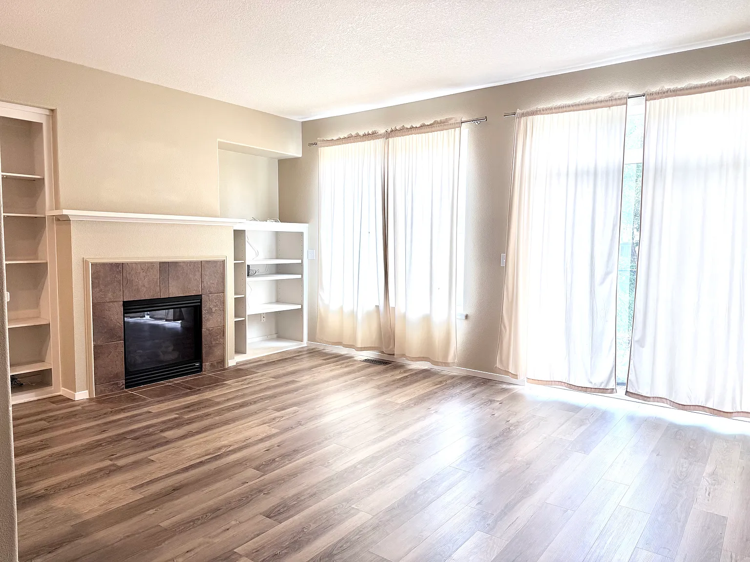 3 bed, 2.5 bath, 1500 sqft, $2,384 — Photo 3