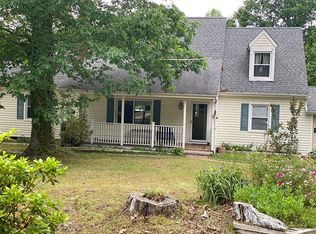2049 Riddle Rd, Blackstone, VA 23824
