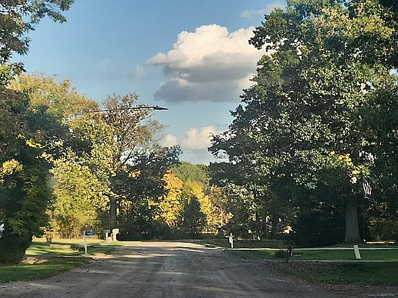 4th image of 15422 Helen Dr