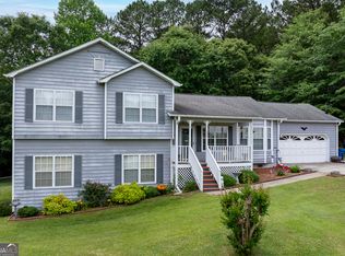 299 Clover Dr, Auburn, GA