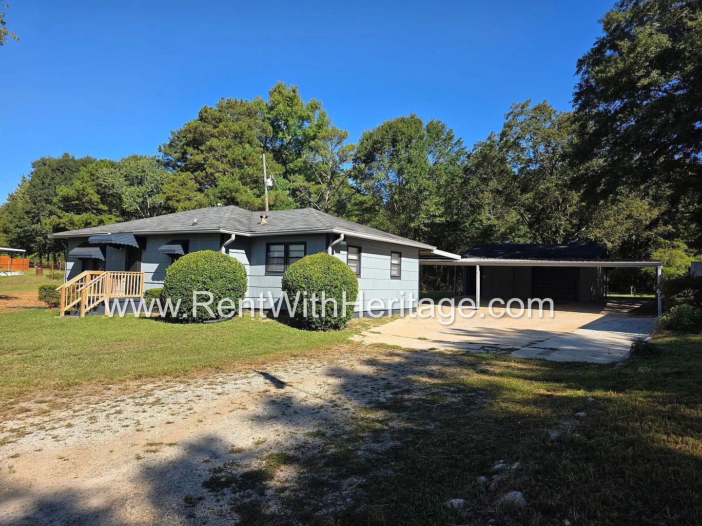 OMG! Gorgeous Updated Home / Almost 1 Acre of Privacy / Custom Built Shop With Electricity / Lawn... — Photo 3