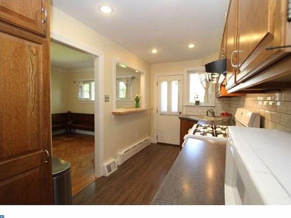 2nd image of 619 W Ellet St