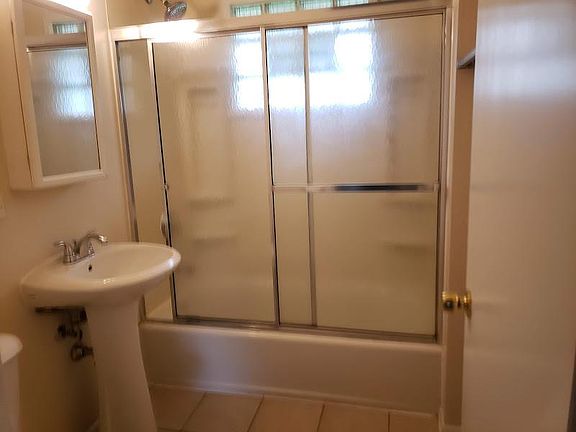 5th image of 1301 W Glen Flora Ave