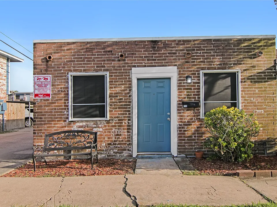211 W F St #211