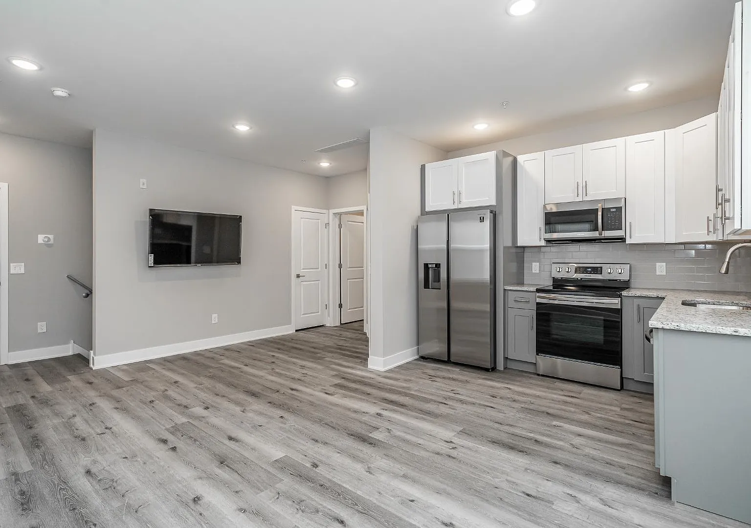 616 N Union St - #B — Photo 2