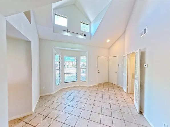 4144 Greystone Way APT 702