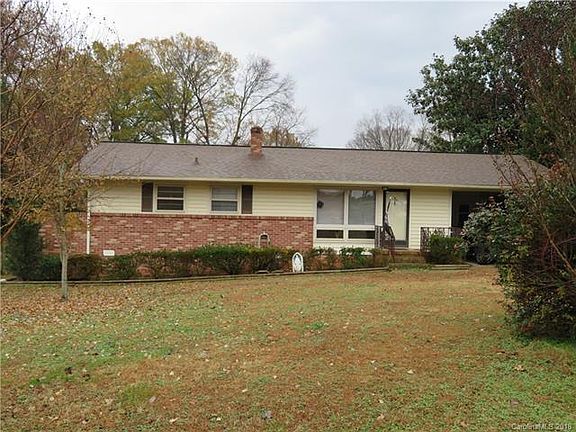 2nd image of 2442 Oakwood Cir