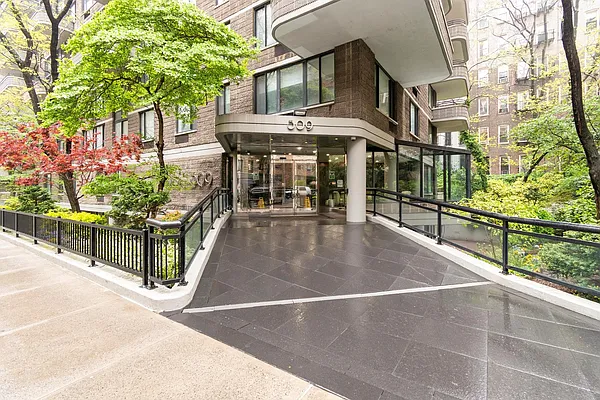 Rented by Douglas Elliman | media 39