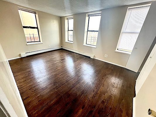 2nd image of 1228 Shakespeare Ave #6M