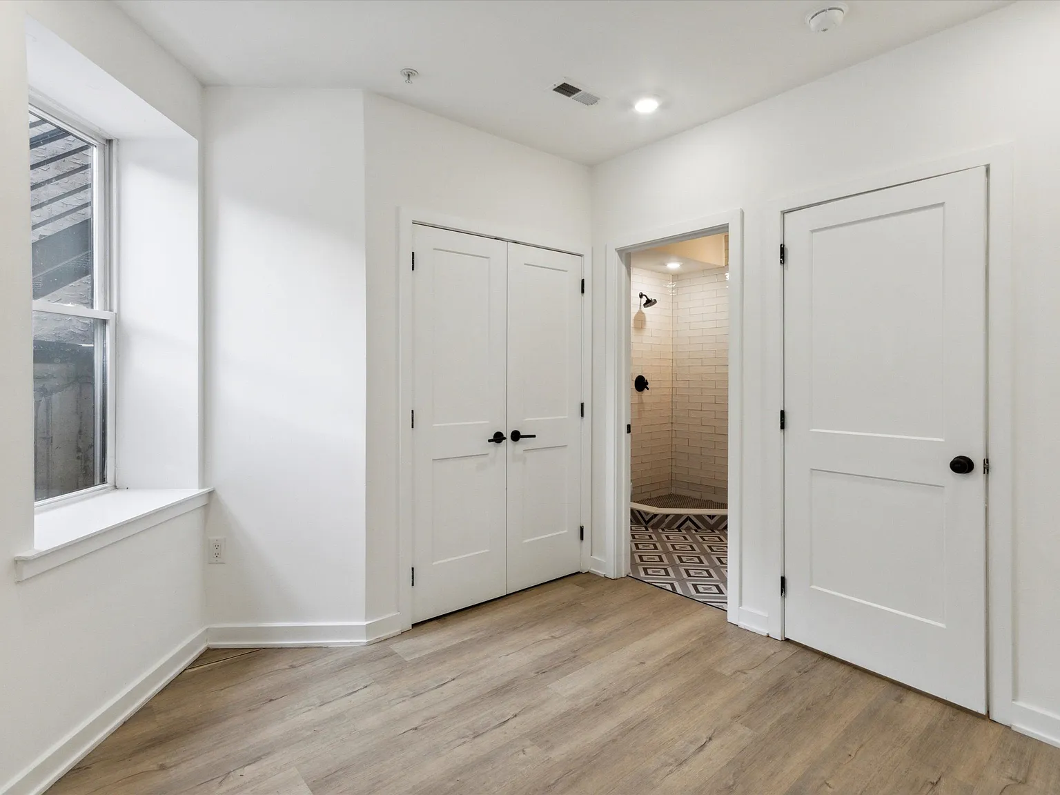 1533 N Sydenham St — Photo 3