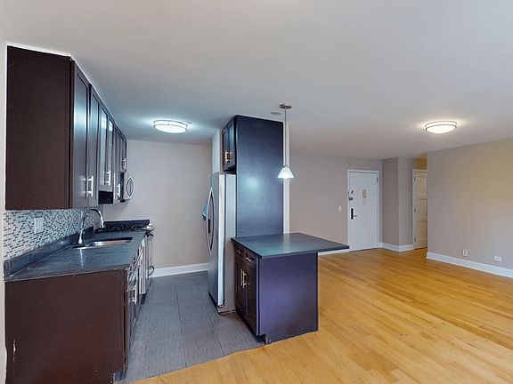 4th image of 80 N Moore St #804N
