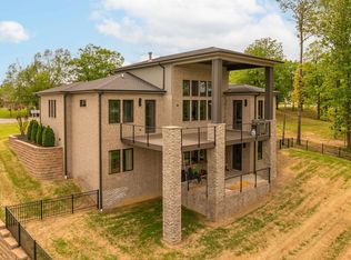 390 Forest Ridge Dr, Paducah, KY 42003