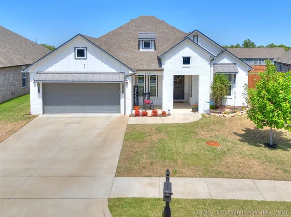 705 W 53rd St, Sand Springs, OK 74063