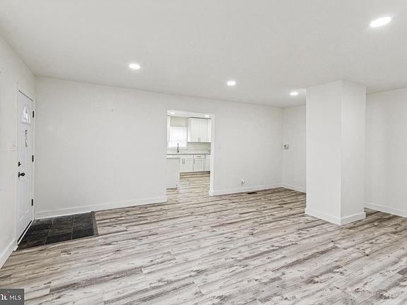 5th image of 7549 Boulevard Ave
