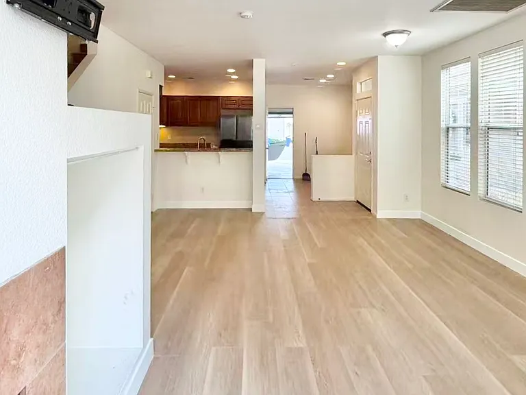 1209 Madrigal Ct — Photo 4