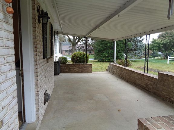 Covered rear patio