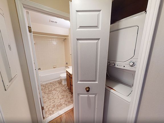 4th image of 2210 Dexter Ave APT E