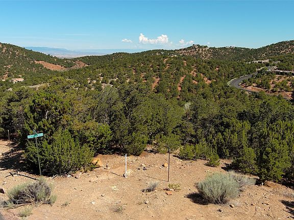 2nd image of 1071 S Summit Rdg