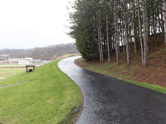 5th image of 212 Lady Slipper Dr