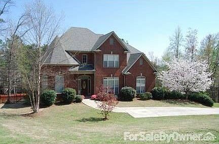 Custom home on 1 acre lot in cul-de-sac
						:
						Parking pad in front makes unloading groceries a breeze