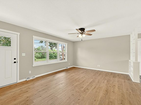 3rd image of 310 4th St NE