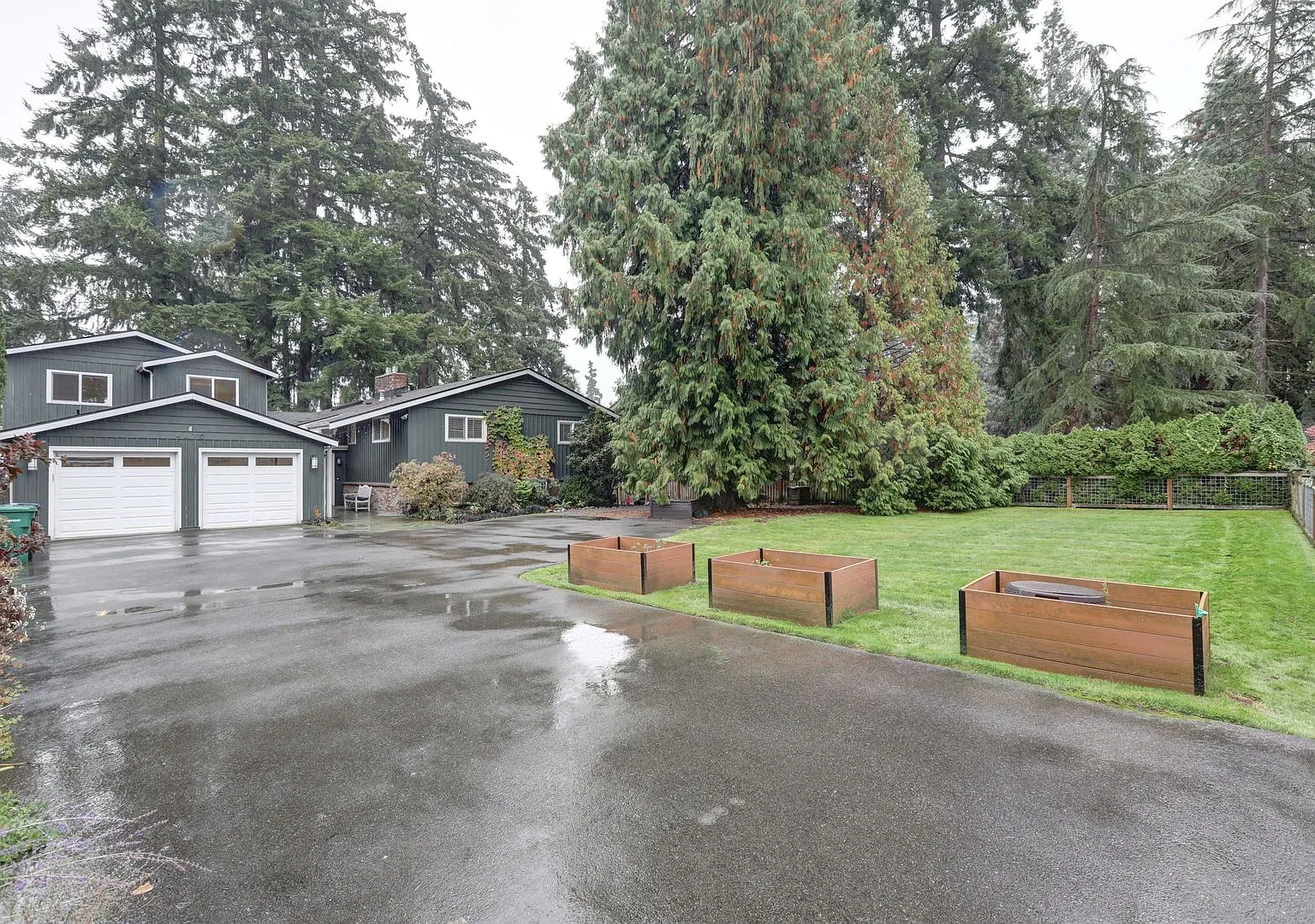 Mercer Island: 5-Bed, 4-Bath Home with Water Views, Large Yard, Updated Kitchen, Private Primary ... — Photo 1