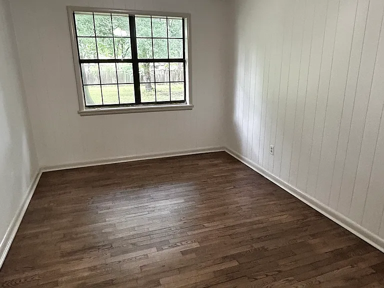 408 Angus St — Photo 12
