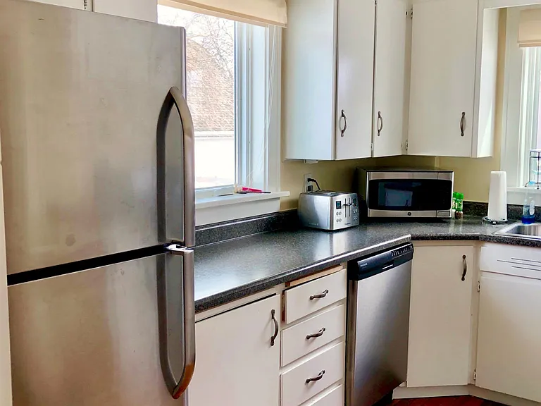 2 Sunny Windows/Stainless Steel appliances including dishwasher!