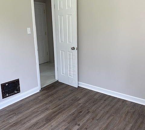 3rd image of 1323 Republic Ave