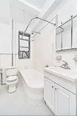 3rd image of 135 E 50th St APT 6K